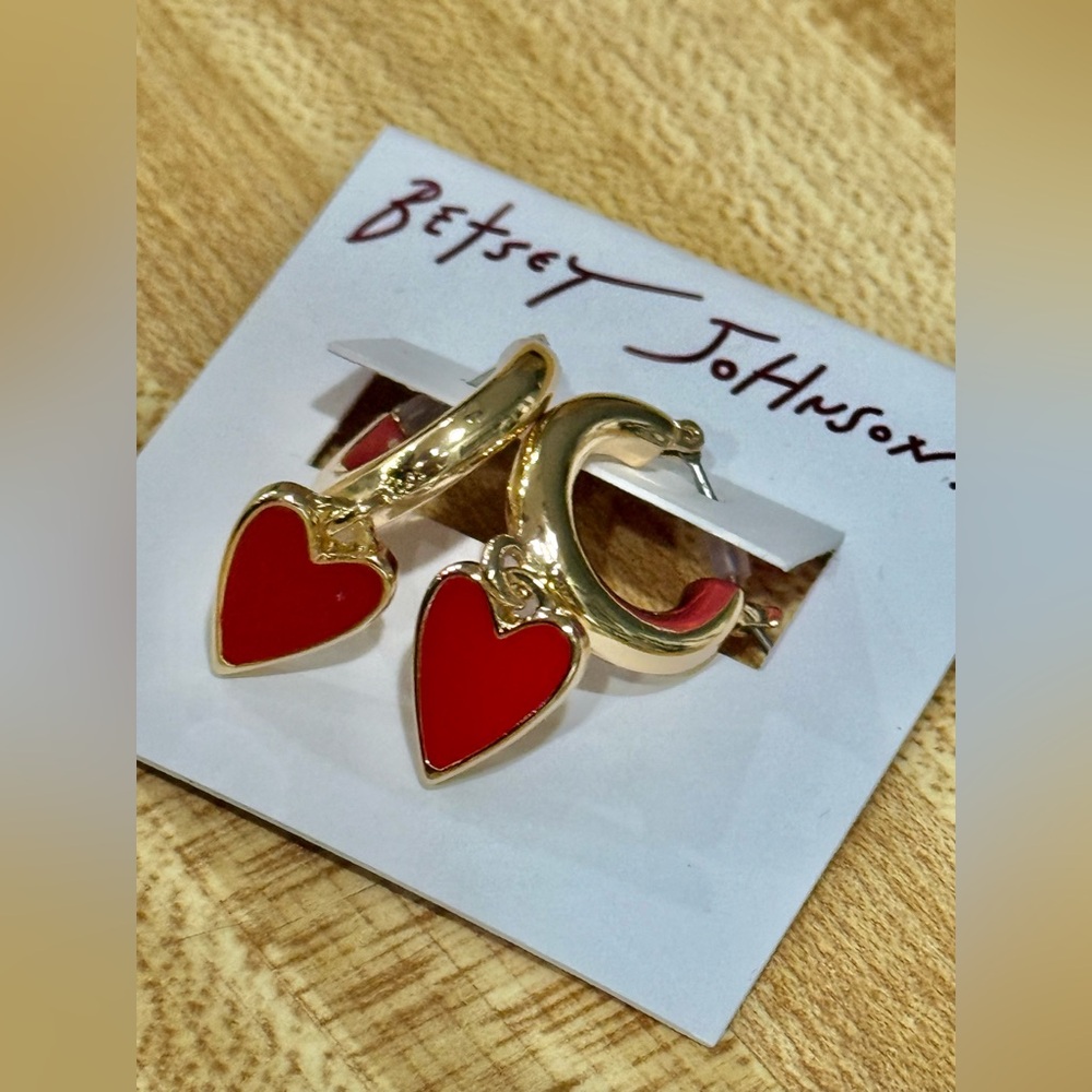 Betsey Johnson red heart hoop dangle NWT - Picture 3 of 8